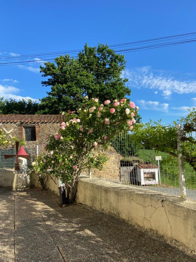 Hotel Le Petit Moulin Pouzauges Exterior foto