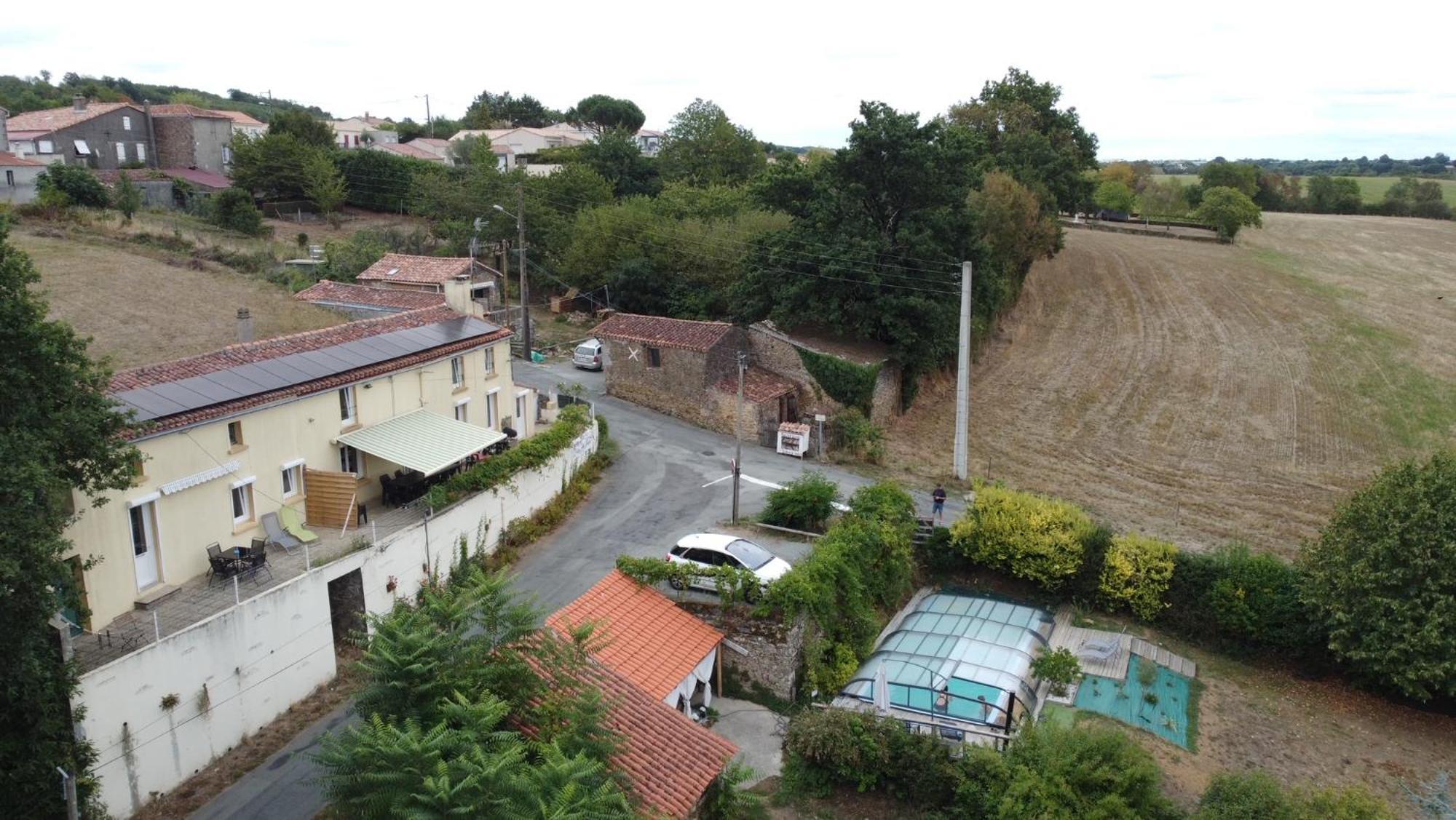 Hotel Le Petit Moulin Pouzauges Exterior foto